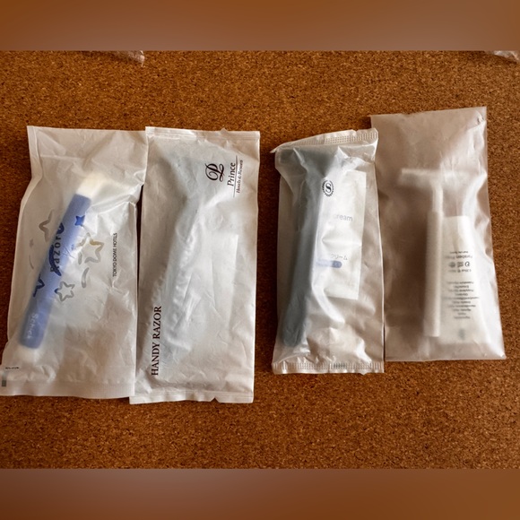 (New) Assorted Disposable Razors - Picture 2 of 2